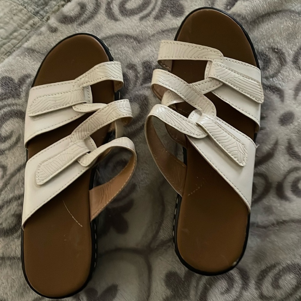 Sandles
